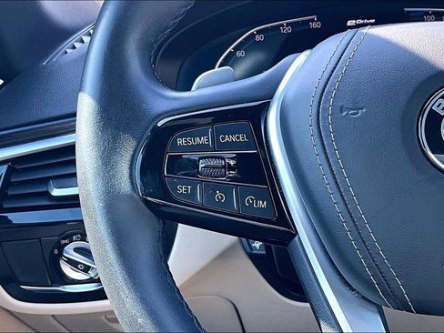 Used 2021 BMW 530e w/ Convenience Package image 11