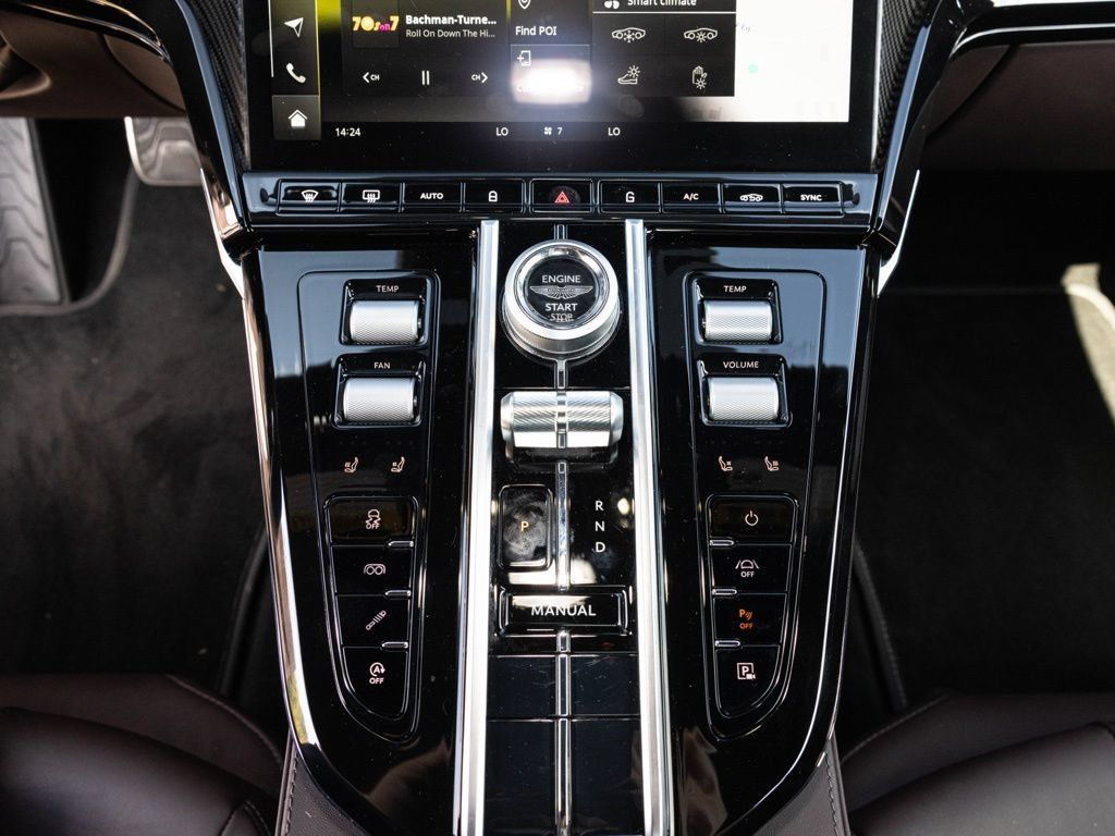 Used 2025 Aston Martin V8 Vantage Coupe RWD image 39