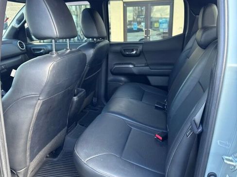 Used 2022 Toyota Tacoma TRD Sport w/ TRD Premium Sport Package image 12