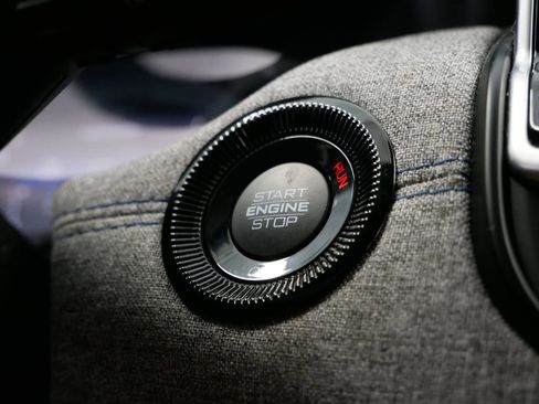 Certified 2025 Jeep Compass Latitude image 38