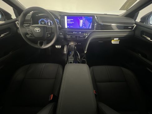 Used 2025 Toyota Camry XSE image 29