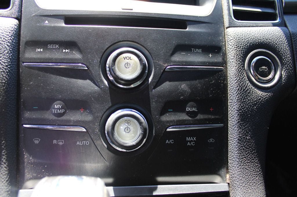 Used 2013 Ford Taurus SEL FWD image 15
