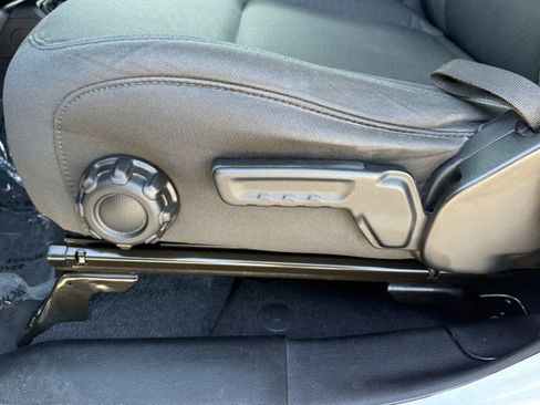 Used 2020 Jeep Wrangler Unlimited Sahara image 24