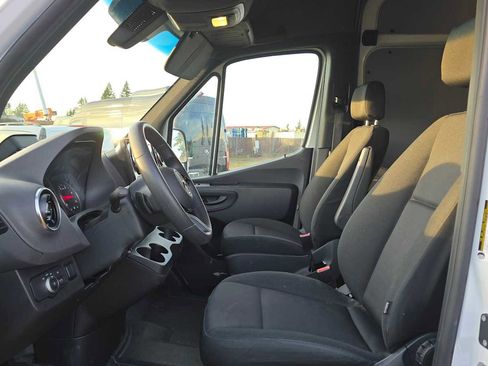 Used 2025 Mercedes-Benz Sprinter 2500 image 24