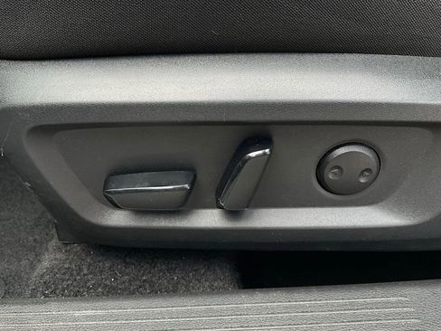 Used 2025 Nissan Rogue SV FWD image 11