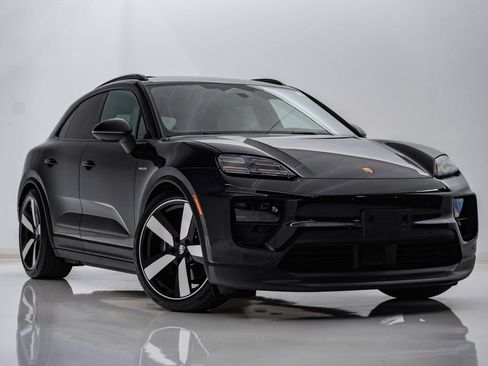Certified 2025 Porsche Macan 4S Electric AWD/4WD image 8