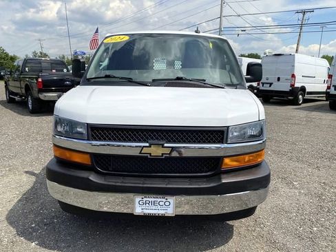 Used 2024 GMC Savana 2500 w/ Driver Convenience Package RWD image 9
