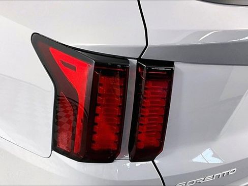 Used 2023 Kia Sorento EX w/ Panoramic Sunroof Package image 23