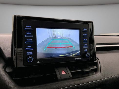 Used 2021 Toyota RAV4 LE AWD/4WD image 14