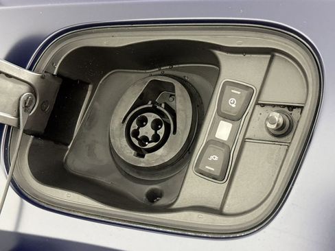Used 2025 Lamborghini Urus SE AWD/4WD image 98