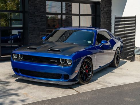 Used 2019 Dodge Challenger SRT Hellcat w/ Laguna Leather Package RWD image 4