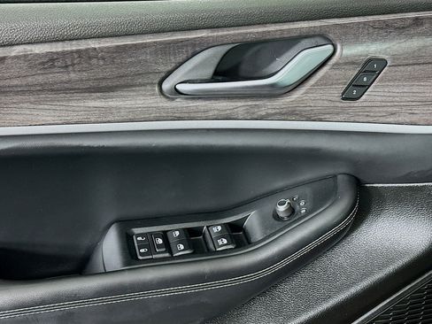 Used 2023 Jeep Grand Cherokee Limited image 15