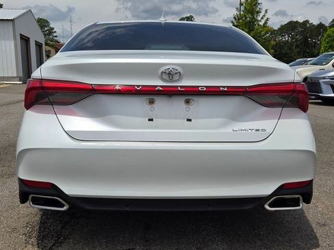 Used 2019 Toyota Avalon Limited FWD image 4