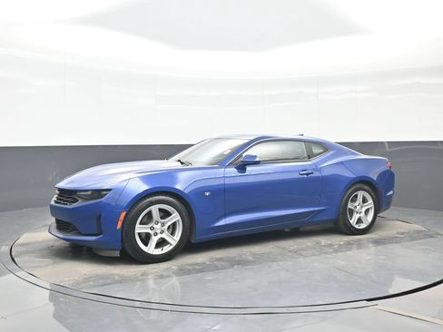 Used 2021 Chevrolet Camaro LT RWD image 2