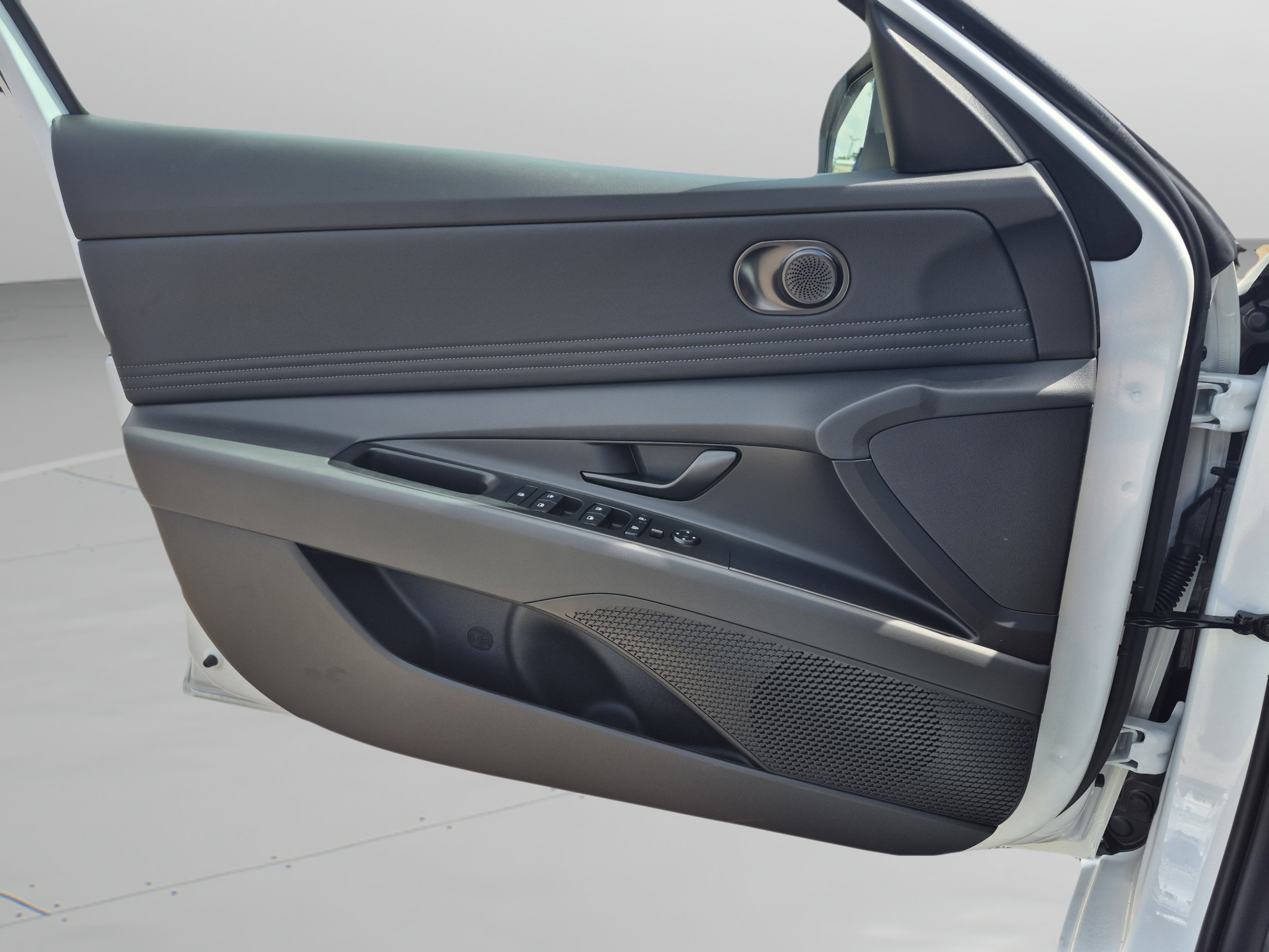 New 2026 Hyundai Elantra SEL Sport FWD image 22
