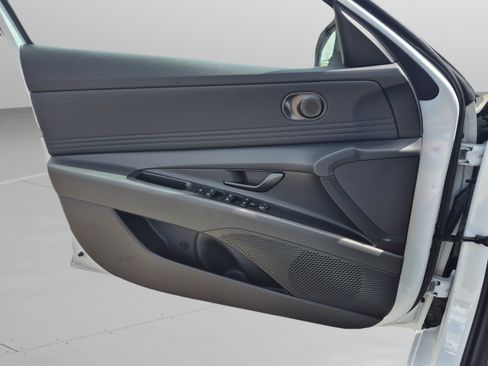 New 2026 Hyundai Elantra SEL Sport FWD image 22