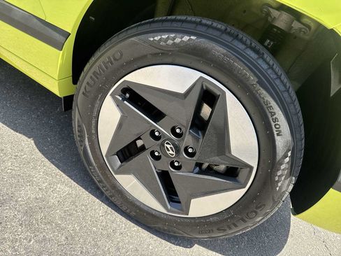 Used 2024 Hyundai Kona SEL FWD image 12