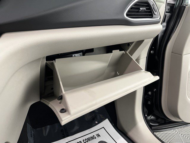 Used 2023 Chrysler Voyager LX FWD image 33