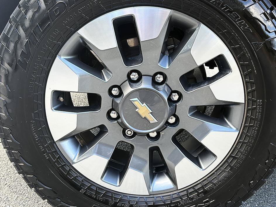 Used 2022 Chevrolet Silverado 2500 LT w/ Convenience Package AWD/4WD image 8