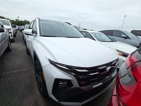 Used 2025 Hyundai Tucson Limited FWD image 2
