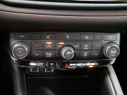 Certified 2024 Dodge Durango GT image 38