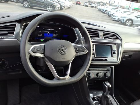Certified 2022 Volkswagen Tiguan S image 10