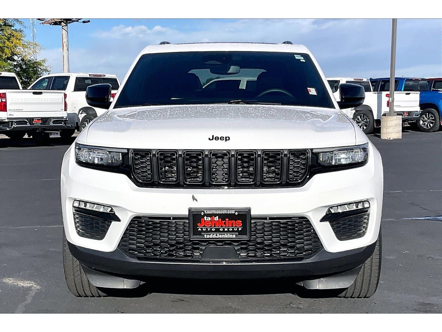 Used 2024 Jeep Grand Cherokee Limited w/ Black Appearance Package AWD/4WD image 3