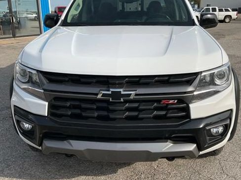 Used 2022 Chevrolet Colorado Z71 AWD/4WD image 2