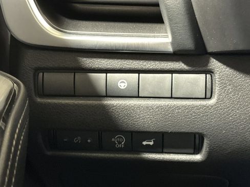 Used 2024 Nissan Rogue SV FWD image 18