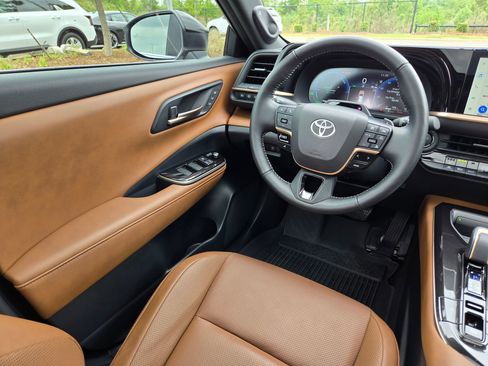 Used 2025 Toyota Crown Signia w/ Advanced Technology Package AWD/4WD image 9