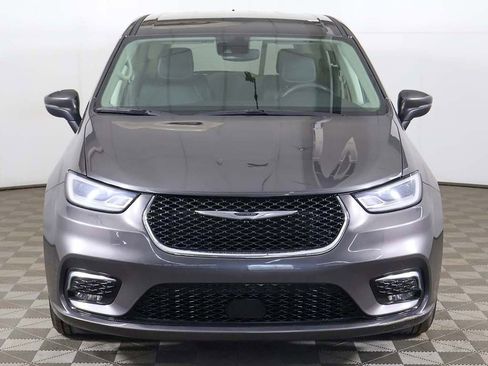 Used 2023 Chrysler Pacifica Touring-L FWD image 12