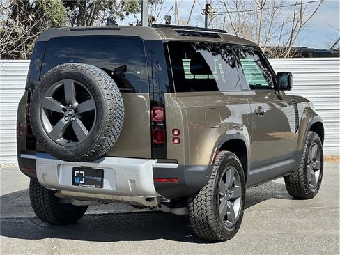 Used 2025 Land Rover Defender 90 S image 10