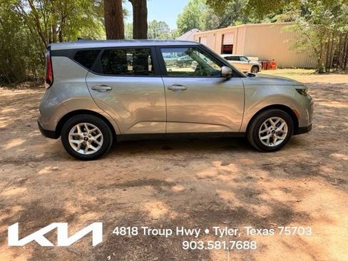 Certified 2025 Kia Soul LX w/ LX Technology Package FWD image 11