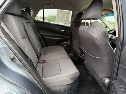Used 2022 Toyota Venza LE AWD/4WD image 18