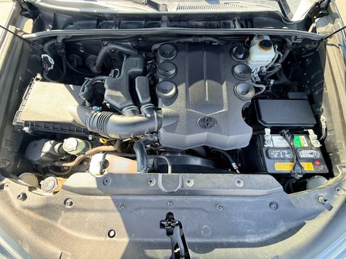 Used 2016 Toyota 4Runner SR5 AWD/4WD image 4