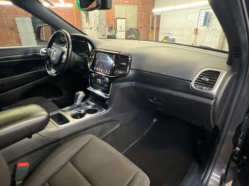 Used 2019 Jeep Grand Cherokee Laredo w/ 18" Wheel & 8.4" Radio Group RWD image 20