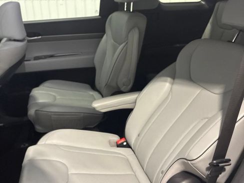 Used 2024 Hyundai Palisade SEL FWD image 27