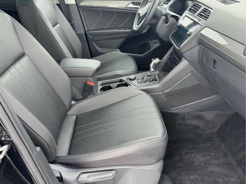 Certified 2024 Volkswagen Tiguan SE image 20