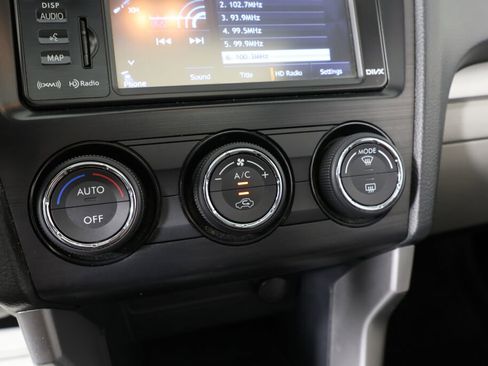 Used 2015 Subaru Forester 2.5i Limited image 37