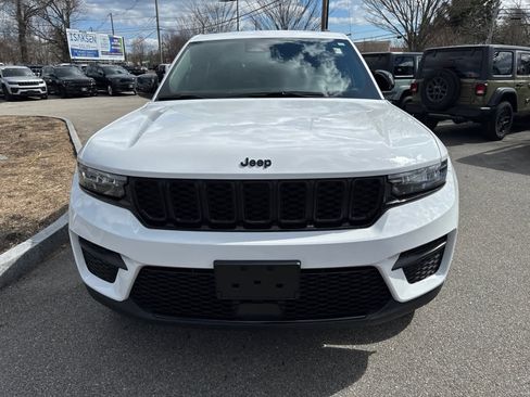 Used 2025 Jeep Grand Cherokee Altitude image 9