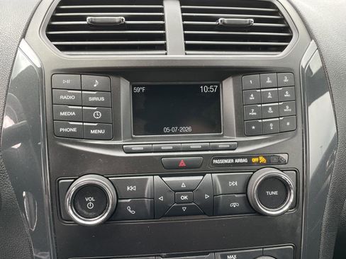 Certified 2018 Ford Explorer XLT FWD image 22