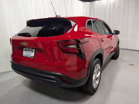 New 2026 Chevrolet Trax LS w/ LS Convenience Package FWD image 3