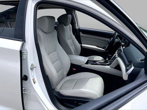 Used 2018 Honda Accord Touring image 8