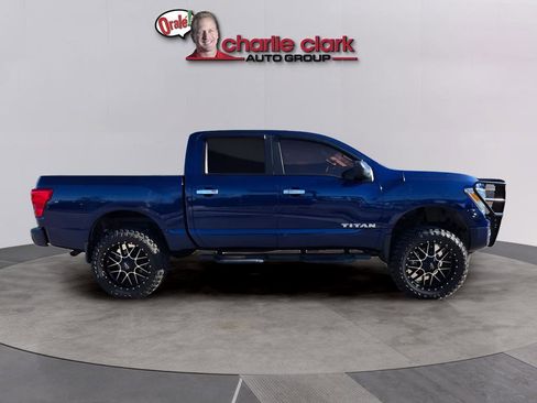 Used 2021 Nissan Titan SV w/ SV Convenience Package RWD image 7