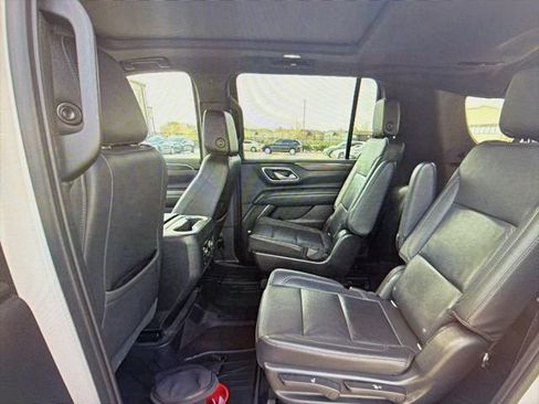 Used 2021 Chevrolet Suburban LT w/ LT Signature Package RWD image 8