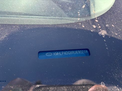 Used 2024 Hyundai Elantra Limited image 12