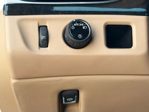 Used 2019 Cadillac Escalade Platinum image 32