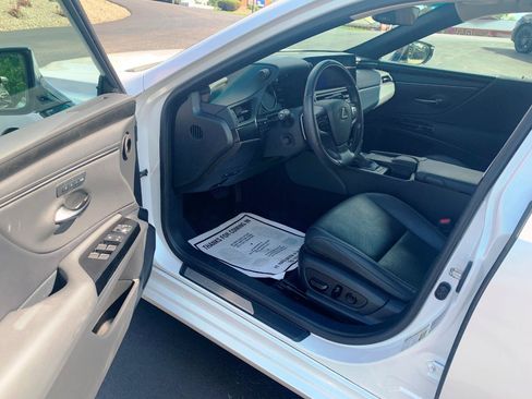 Used 2022 Lexus ES 300h FWD image 7