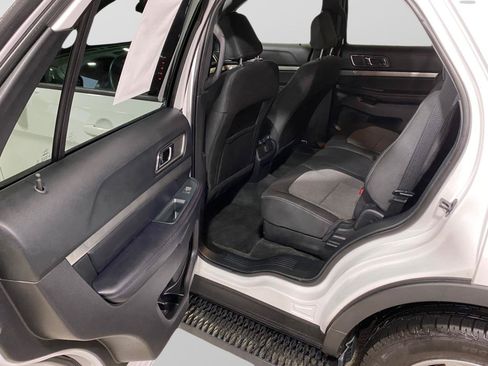 Used 2018 Ford Explorer XLT AWD/4WD image 10