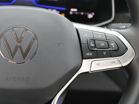 Certified 2025 Volkswagen Jetta SE w/ Black Wheel Package FWD image 13